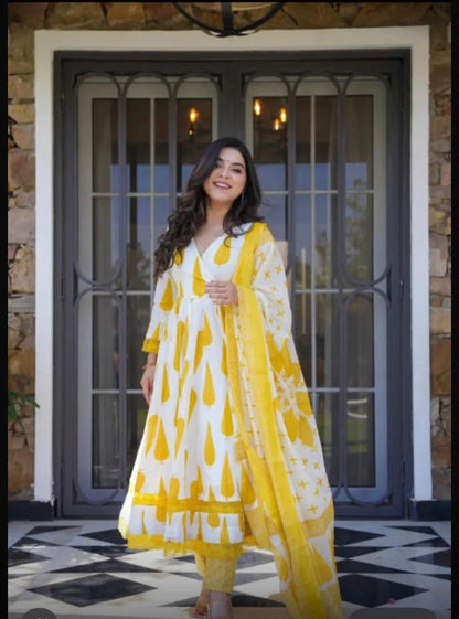 Anarkali Kurta Set with New Style in Saganeri Print